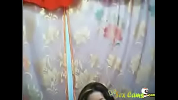 Asian cam model playing with herself