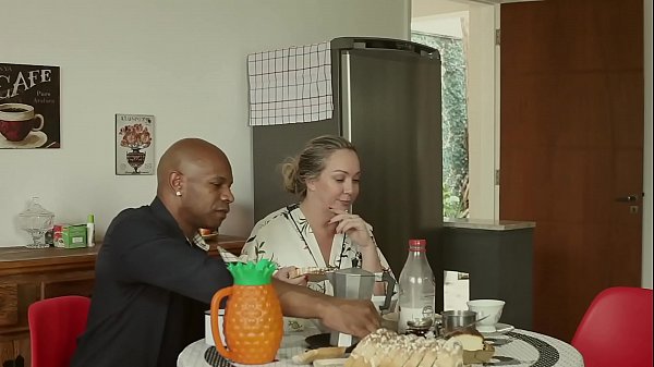 EMME WHITE CATCHES ALESSANDRA MAIA AND CAPOEIRA SEX IN THE BEDROOM AND MASTURBATES WHILE LISTENING