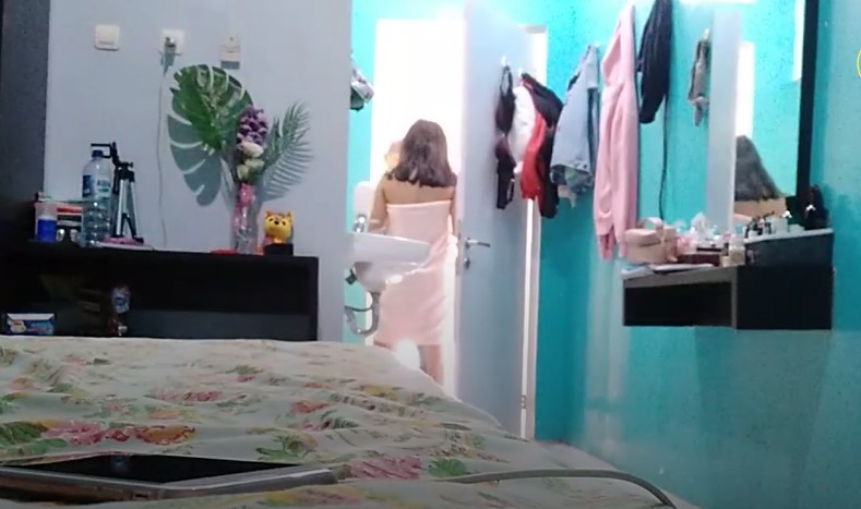 Siskaeee Prank Kurir Lepas Handuk